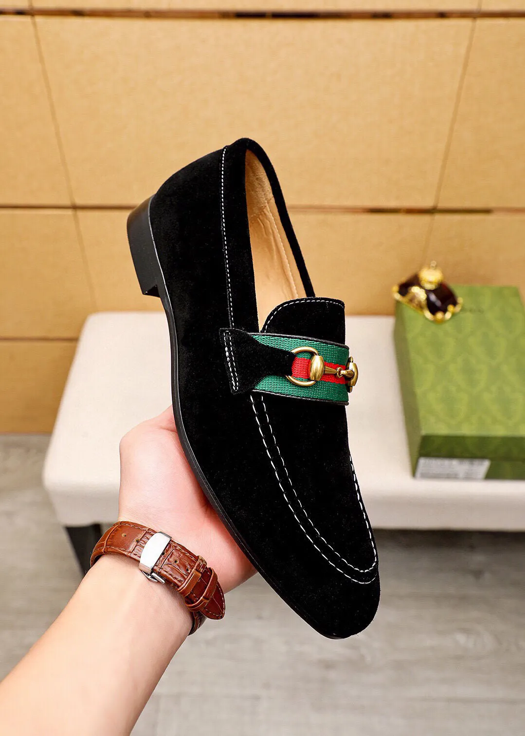 Men's shoes 💰420 💐 Product trademark: GUCCI "Gucci" casual leather shoes Regular size: 38-44 (45.46.47🉑️customized) Product materials: Selected imported first-layer frosted calfskin upper + classic hardware buckle, imported cowhide leather lining. Strong three-dimensional visual effect, original combination outsole Color: 3⃣️colors available